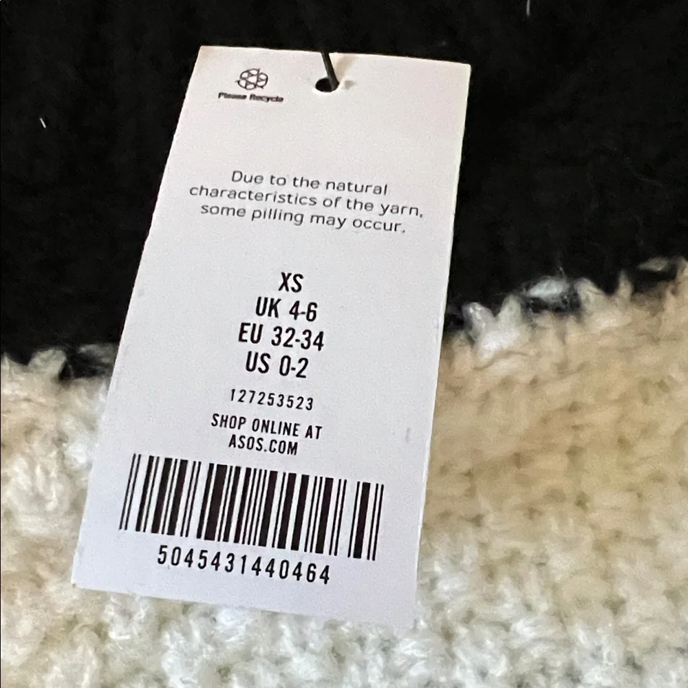 TOPSHOP Oversized Black & White Striped Sweater US 0-2 NWT YAY! ❤️